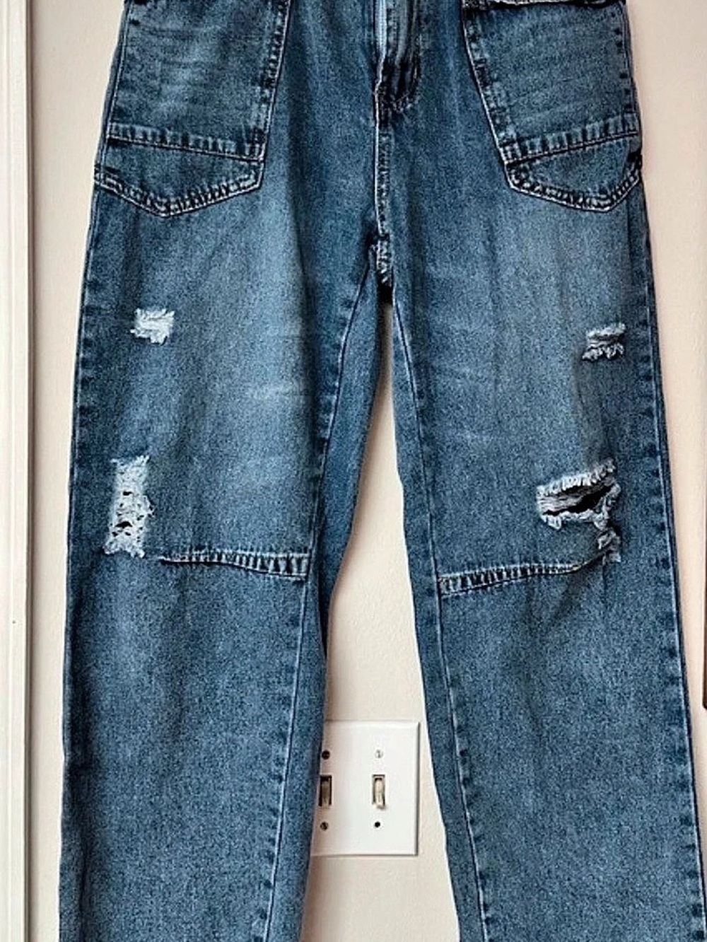 Distressed Wide Leg Cargo Jeans